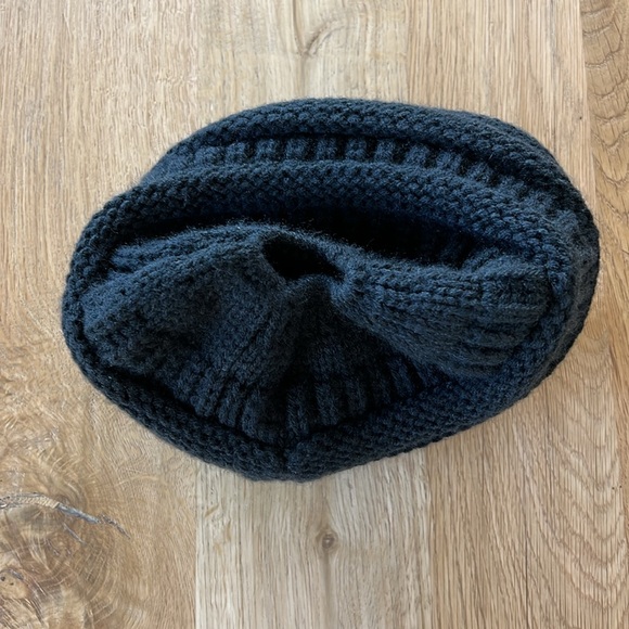 Winter Hat with Ponytail Opening - Picture 3 of 3